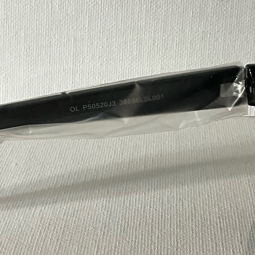 Elegant Black Sunglasses - Picture 3 of 5